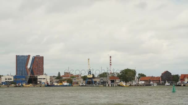 Klaipeda, Litva-srpen, 5, 2017.Time-lapse z přístavu v Klaip da. — Stock video