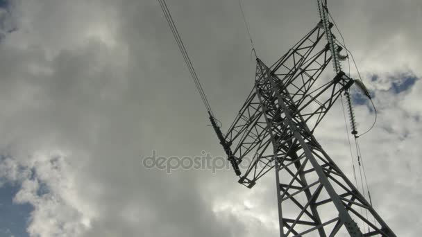 Elektrická podpora vysokého napětí napájecích kabelů. Energetický průmysl. — Stock video