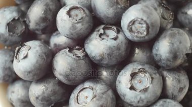 Taze, olgun mavi döndürme, vahşi berry çilek. Yakın çekim