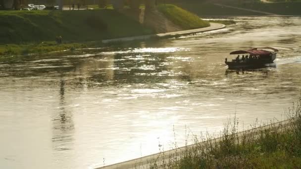 Canal scene with narrowboats — Stock Video