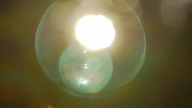 Soyut doğa bokeh arka plan. Günbatımı ışık, güneş objektif mercek parlamaları, altın saat