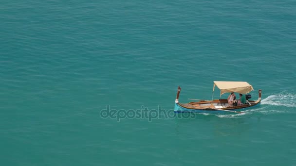 VALLETTA, MALTA - JULY 1, 2016: Birds eye view on people swimming on traditional maltese boat luzzu in Malta bay near Valletta — Stock Video