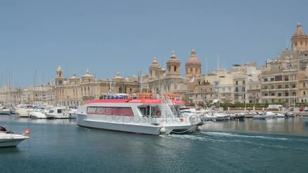 Valletta, Malta 4 июля 2016. Лодки и корабли в порту . — стоковое видео