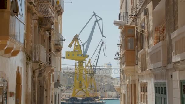 La Valeta Malta - 6 de julio de 2016: Huge Ship yard crain in Malta . — Vídeos de Stock