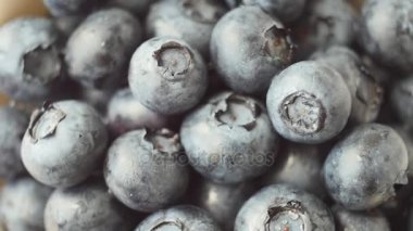 Taze, olgun mavi döndürme, vahşi berry çilek. Yakın çekim