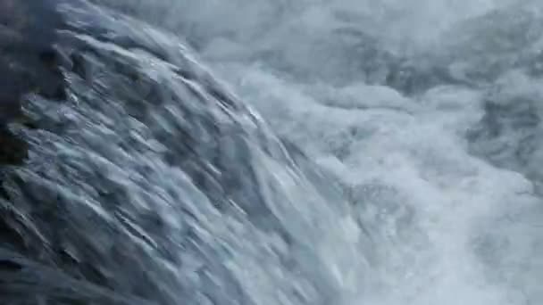 Close up of water stream with white and transparent bubbles. — Stock Video