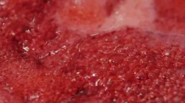 Kırmızı meyve marmelat kaynar, yakın çekim