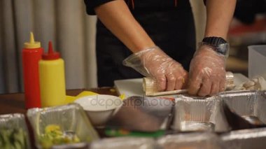 Sokak suşi satıcı rulo bambu hasır, profesyonel aşçı, lokanta ile şekillendirme