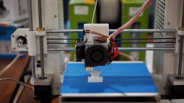 3d Yazıcı yazdırma bir heykelcik, katkı maddesi sürüyor, imalat Atölyesi