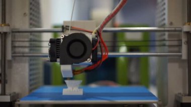 Makro görünümü 3d yazıcının yazdırma bir heykelcik, kitle üretim teknolojileri