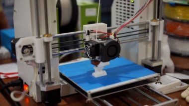 ilerleme, uygun fiyatlı imalat, bir nesneye verirseniz yazıcı 3D baskı