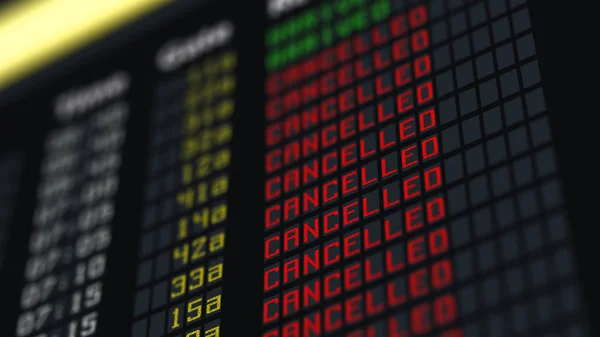Voos cancelados ou atrasados no quadro de informações, ameaça de terrorismo no aeroporto — Fotografia de Stock