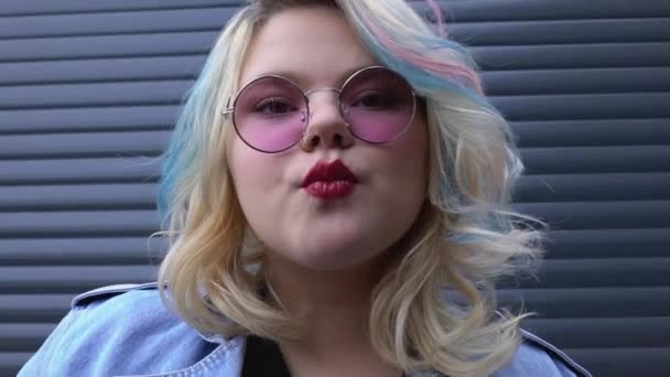 Flirty blonde girl sending air kiss on camera, love and romance, red lipstick — Stock Video