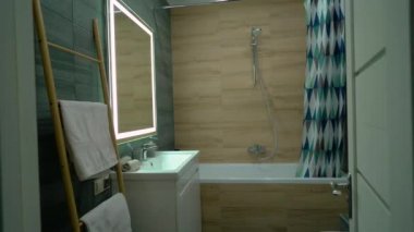 Eko tarzı banyo tasarımı, modern otel iç mimarisi, kiralık konaklama işi.