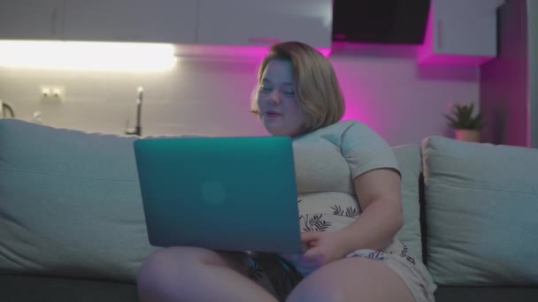 Plus-size woman talking online, using laptop app, internet communication, chat — Stock Video