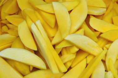 Sarı mango dilimleri kazık portre desen