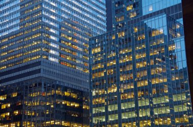Yüksek katlı binalar mimari arka plan kesişen Nyc