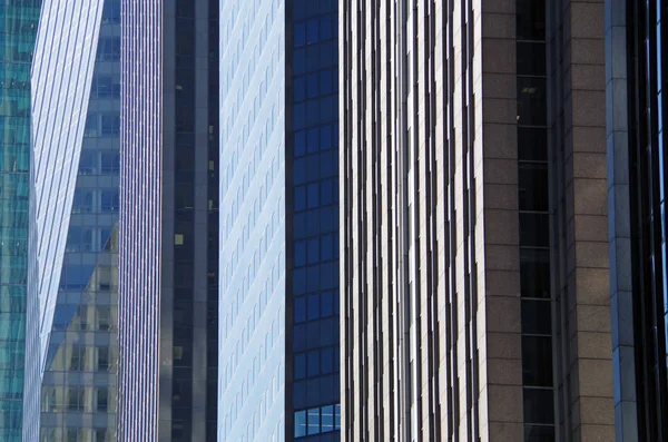 NYC metsző sokemeletes épületek építészeti háttér — Stock Fotó