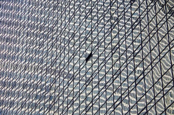 Yüksek katlı binalar mimari yansımaları kesişen Nyc