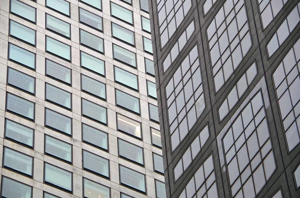 ニューヨークの高層ビル建築背景を交差します。 — ストック写真
