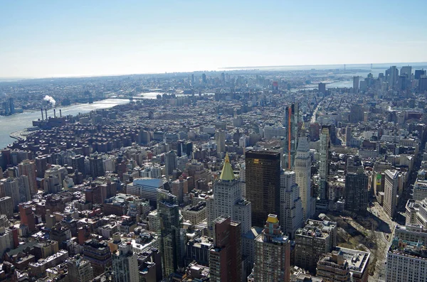 NUEVA YORK CITY - 5 DE MARZO: Vista aérea del paisaje urbano de Manhattan, 5 de marzo de 2017 en Nueva York, Estados Unidos — Foto de Stock