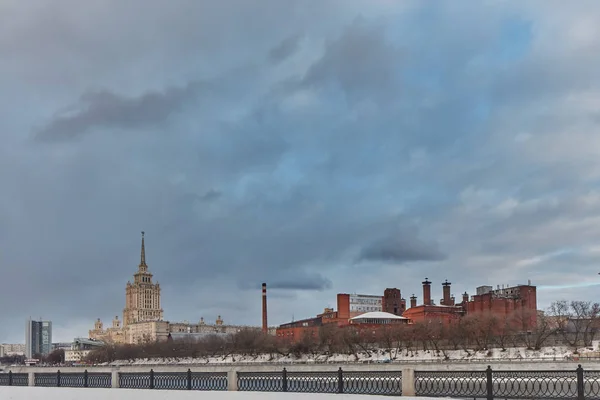 Moskva - 10 ledna 2017: hotel Ukraina v Moskvě — Stock fotografie