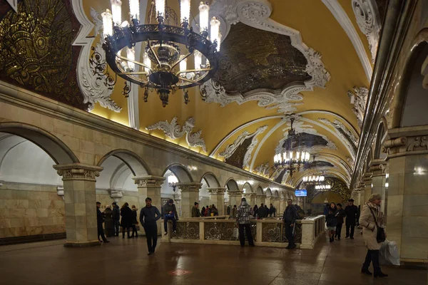 Moscow - 10 January 2017: People waiting for train at the Moscow — Stock Photo, Image