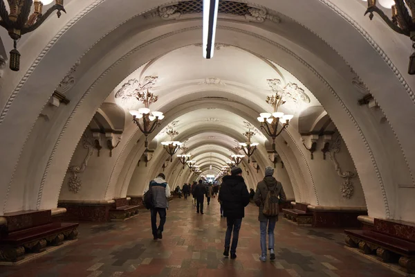 Moskova - 10 Ocak 2017: Moskova tren için bekleyenler — Stok fotoğraf