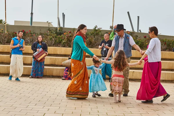 Tel Aviv - 20 febbraio 2017: I devoti di Hare Krishna celebrano d — Foto Stock