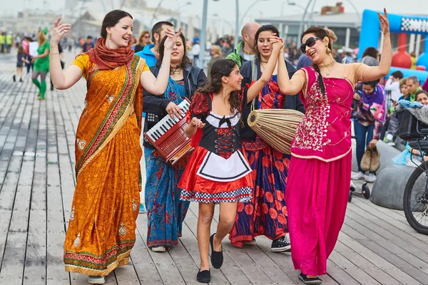 Tel Aviv - 20 de febrero de 2017: devotos Hare Krishna celebran d —  Fotos de Stock