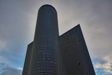 Tel Aviv - 22 Ocak 2017: Azrieli alışveriş merkezi gündüz
