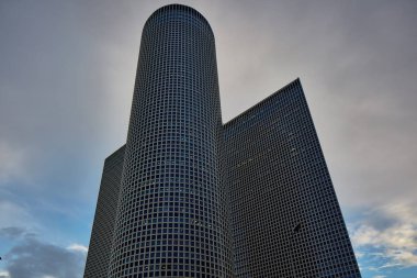Tel Aviv - 22 Ocak 2017: Azrieli alışveriş merkezi gündüz