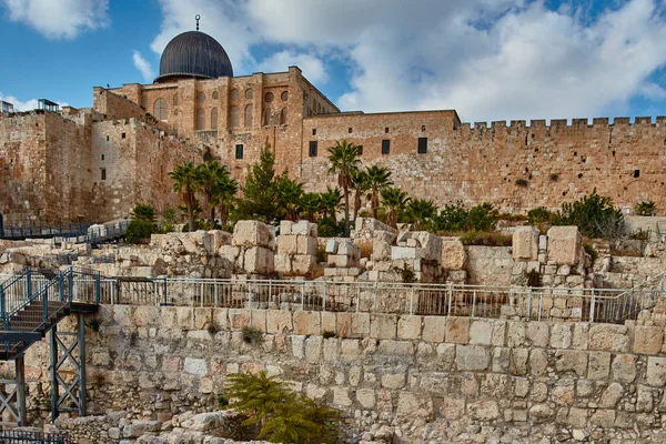 Jerusalén - 11 de noviembre de 2016: Muralla de la Ciudad Vieja, Jerusalén — Foto de Stock