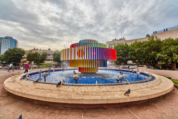 La célèbre fontaine Dizengoff à Tel Aviv — Photo