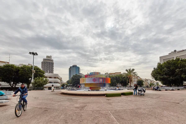 La célèbre fontaine Dizengoff à Tel Aviv — Photo