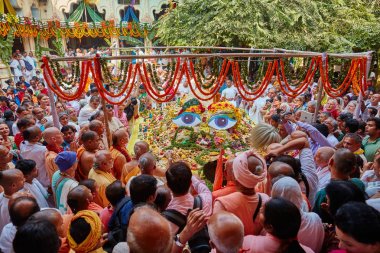 Vrindavan, 22 Ekim 2016: Govardhan puja Vrindav içinde kutladı