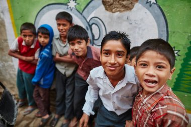 Vrindavan, 22 Ekim 2016: sokakta Vrin erkek grup