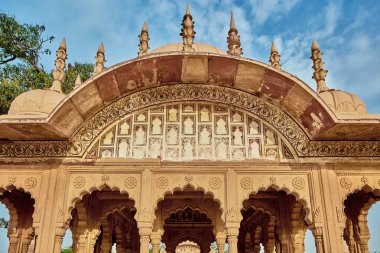 Kusum sarovar eski terk edilmiş tapınak Hindistan up