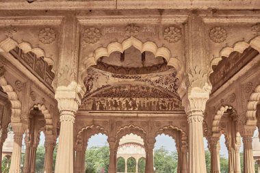 Kusum sarovar eski terk edilmiş tapınak Hindistan up