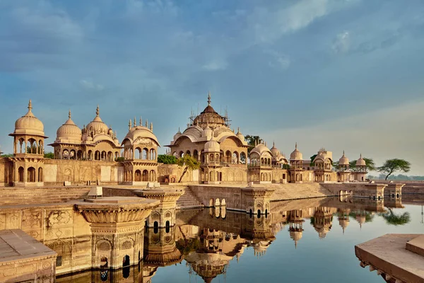 Kusum warme oude verlaten tempel in India Up — Stockfoto