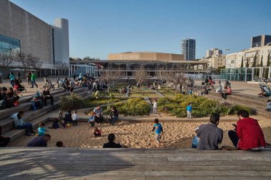 Rotschild st. Tel Aviv - 04 Şubat 2017: cen Habima meydanında