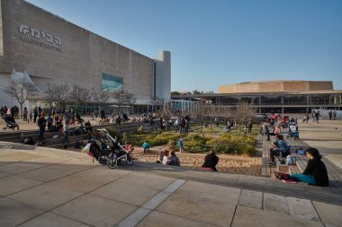 Rotschild st. Tel Aviv - 04 Şubat 2017: cen Habima meydanında