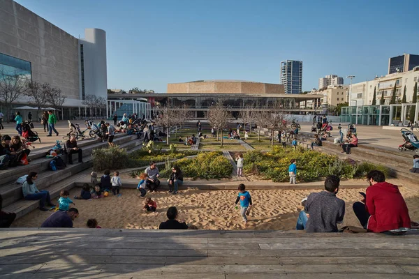 Rotschild st. Tel Aviv - 04 mars 2017 : Place Habima au centre — Photo