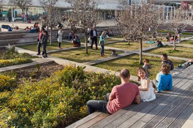 Rotschild st. Tel Aviv - 04 Şubat 2017: cen Habima meydanında