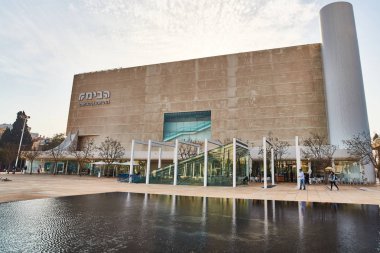 Rotschild st. Tel Aviv - 04 Şubat 2017: cen Habima meydanında