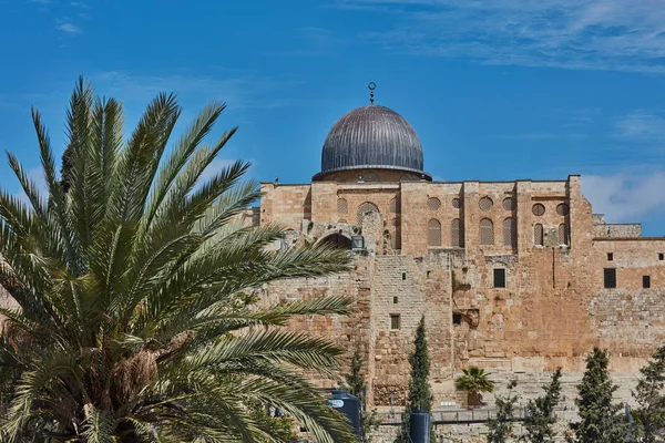 Widok krajobrazu muzułmański minaret, stare miasto Jerozolimy — Zdjęcie stockowe