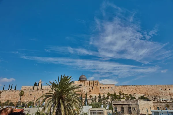 Widok krajobrazu muzułmański minaret, stare miasto Jerozolimy — Zdjęcie stockowe