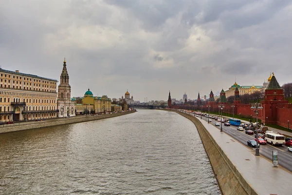 -04,04,2017: Кремлем і Московській Сухаревська — стокове фото