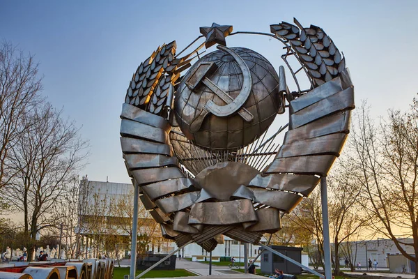 Monumento antiguo simbólico comunista soviético foto — Foto de Stock