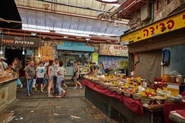 İnsanlar Kudüs Mahane Yehuda yerel marke, gıda satın